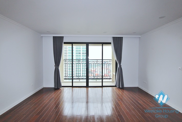 A magnificent 4 bedroom apartment for rent in De L’Roi Soleil